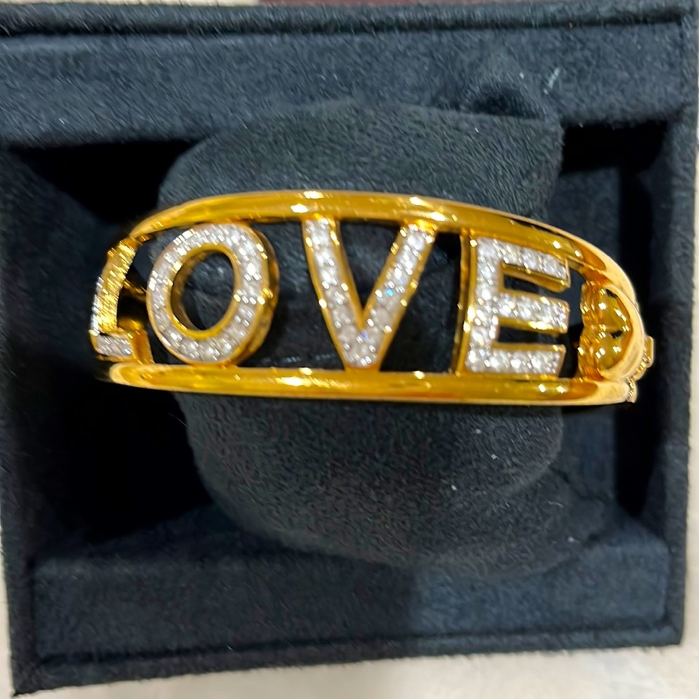 Swaroski LOVE bracelet ! One of a kind! Stunning